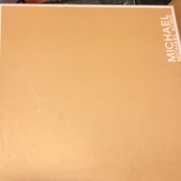 Michael Kors - Picture 2 of 2